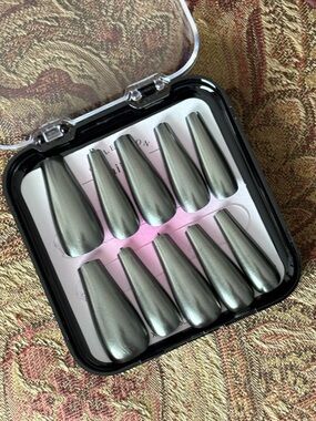 Metallic Gunmetal Press-On Nails Set size M